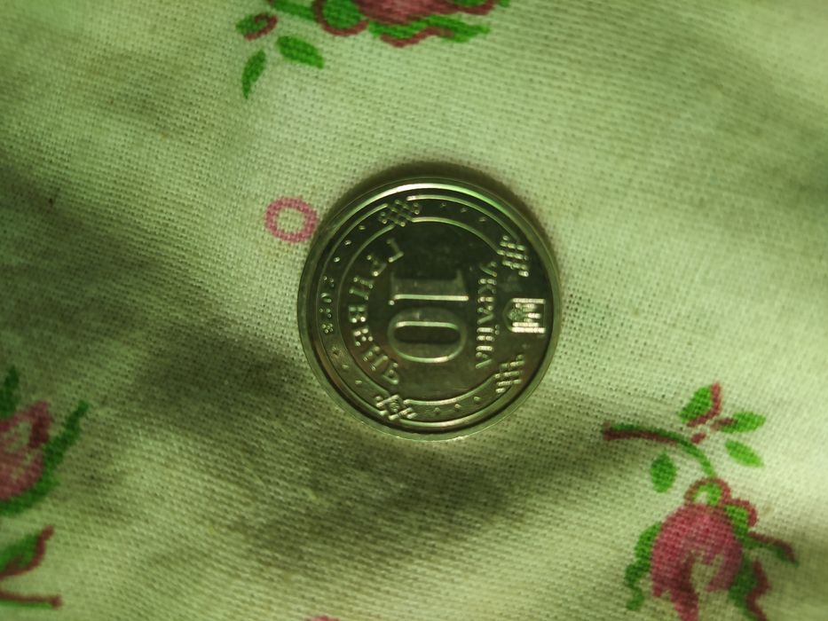Продаю монету 10грн кому нада пишіть продам це редка монета