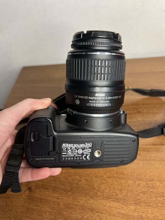 Дзеркальний фотоапарат Nikon D40