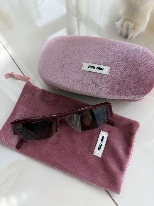 Солнцезащитные очки Miu Miu