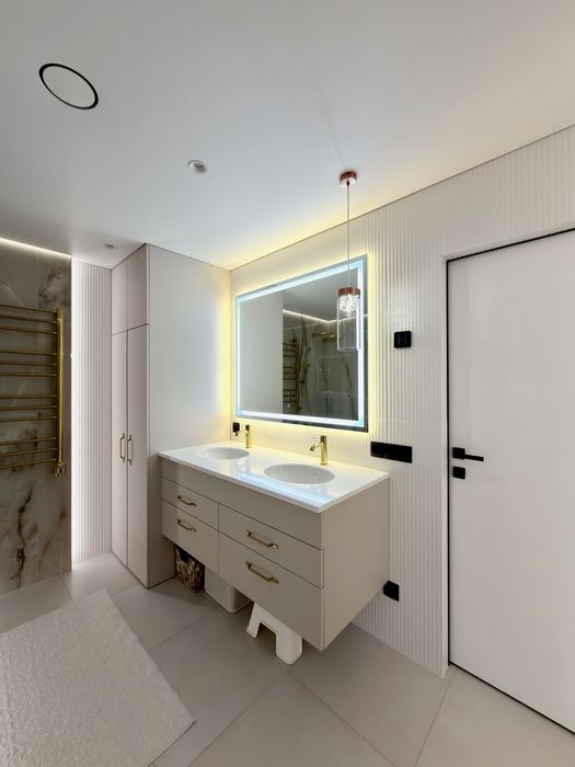 Новий будинок з дизайнерським ремонтом | ВСІ КОМУНІКАЦІЇ