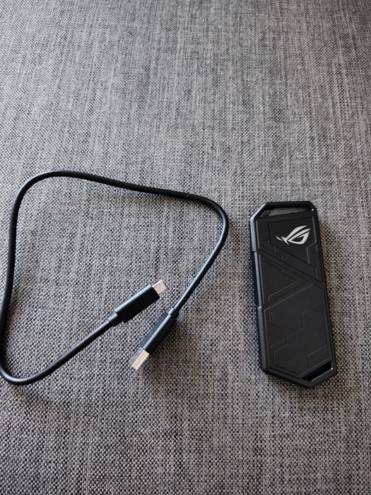 Obudowa dysku SSD Asus rog strix arion