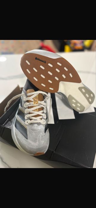 Tenis adidas cinzentos
