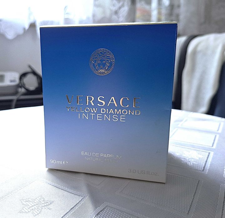 Butelka po perfumach Versace Yellow Diamond Intense 90ml, do kolekcji.