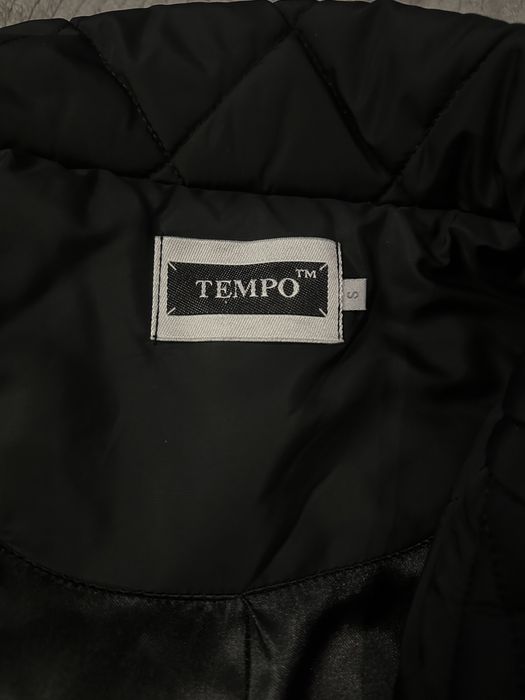 Стильний пуховик під пояс