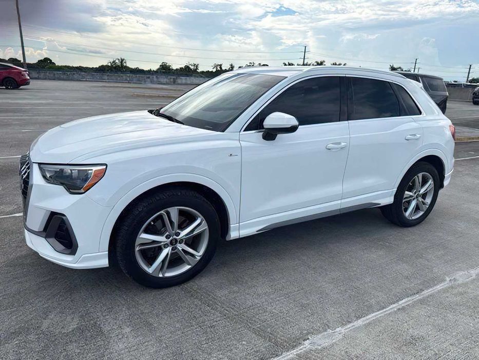 Audi Q3      2022