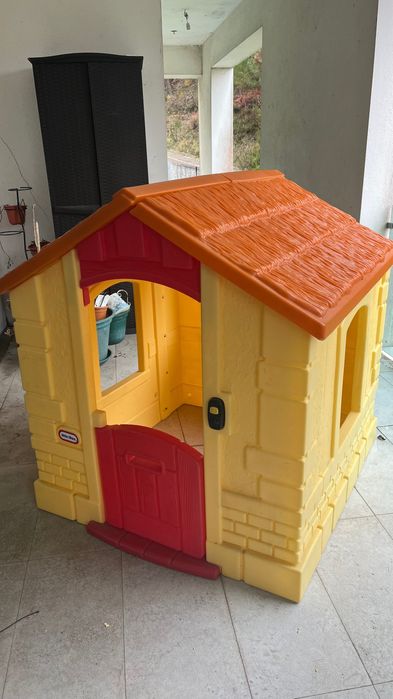 Casa de brincar semi-nova