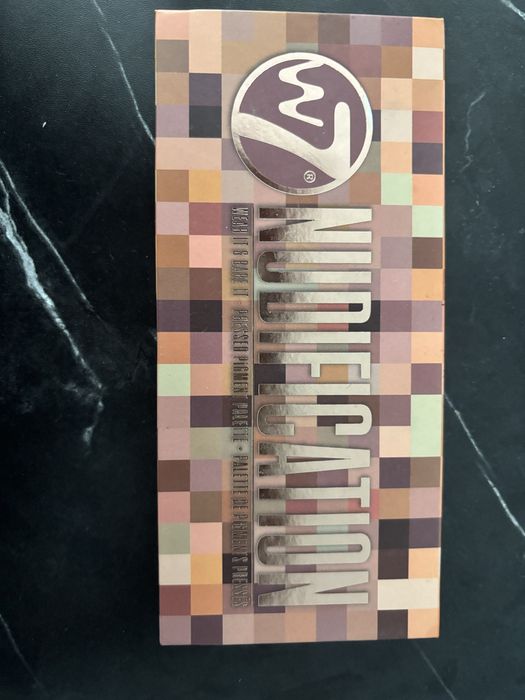 Paleta cieni nude błysk w7