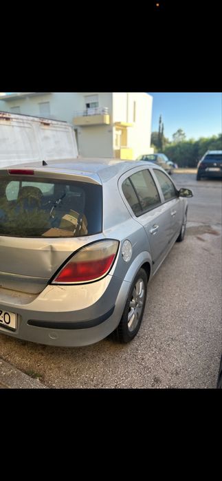 Opel Astra 1.4 Gasolina 2005 – 5 portas – Para Reparar foto 2