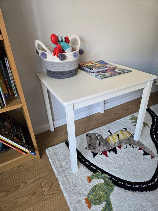 Mesa pequena branca