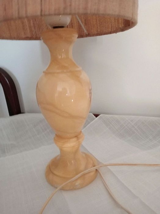 Candeeiro de mesa em alabastro