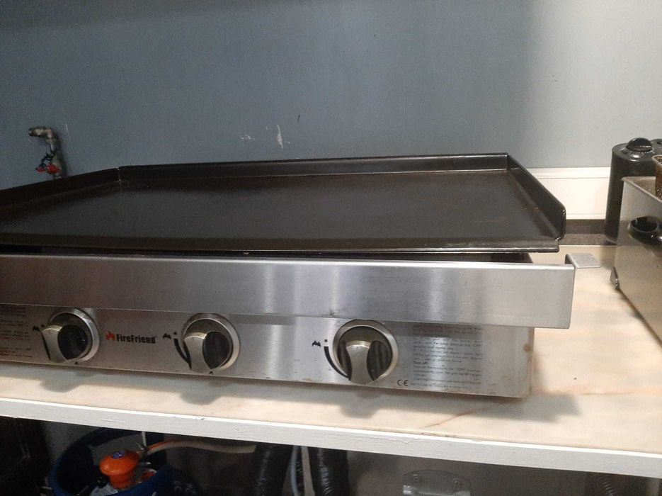 Chapa a gás Propano ,usada em ótimo estado de funcionamento ,47x77