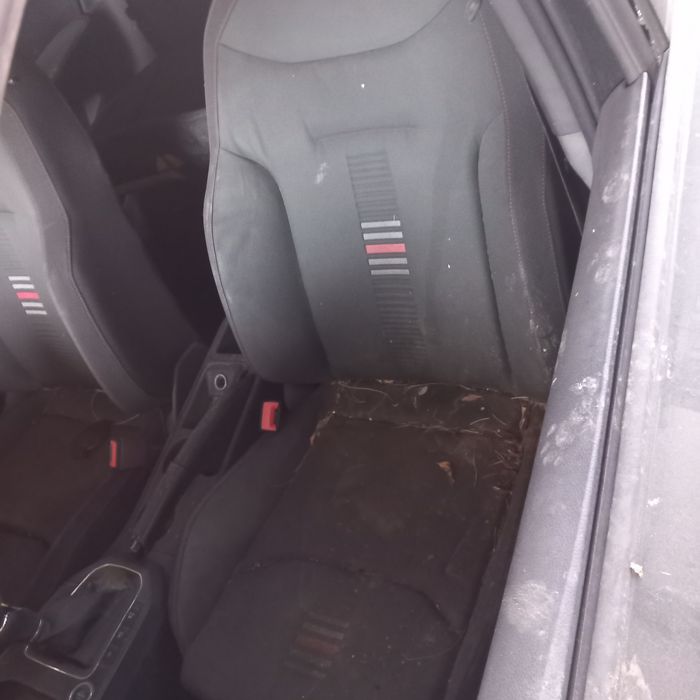 Conjunto banhos e acessorio cintos tras seat ibiza 5 kj1