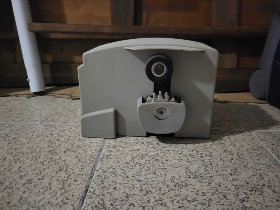 Portão e grades em aluminio
