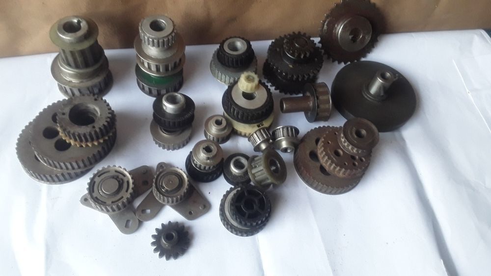 Polias em ferro e aluminio, lineares e escallares. E algumas dentadas.