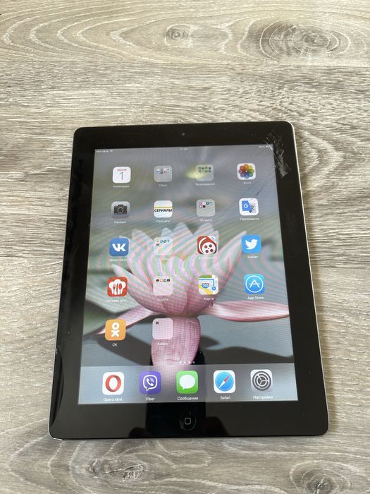 Ipad 2 3g 64g тренснуто стекло.