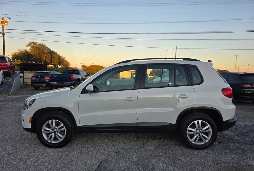 Volkswagen Tiguan S      2016