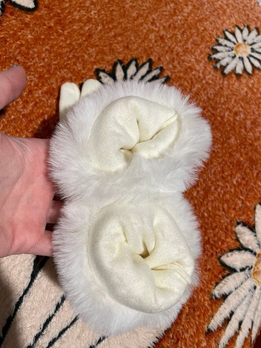 Нові рукавички з білим хутром і сенсором для телефона