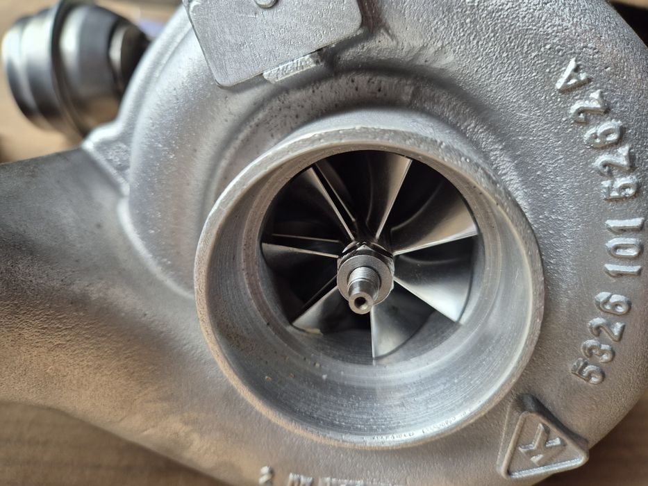 Turbosprezarka Turbina Hybryda Bmw 5 E60 E61  535d M57 272km