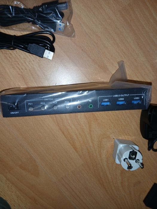 KVM Switch 4×2 4kHdmi+Dp Usb3.0