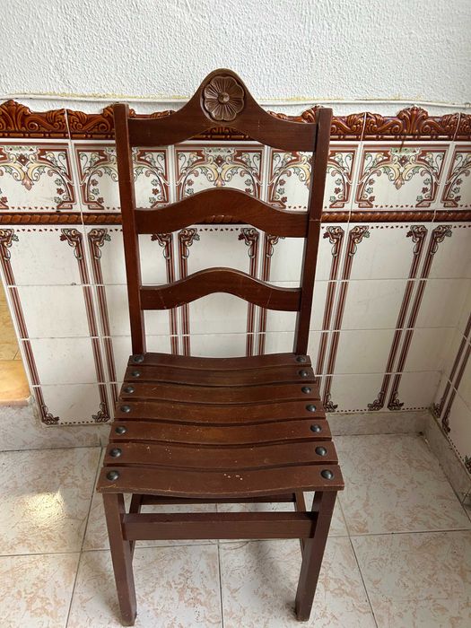 Conjunto mesa e cadeiras
