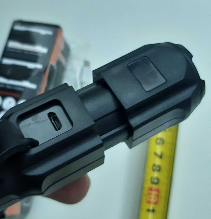 Potente Lanterna d Mão LED Zoom USB Bateria Embutida Recarregável Nova