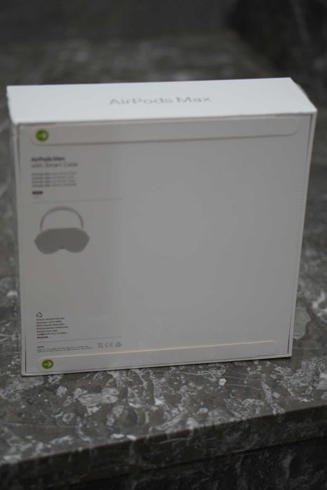Apple AirPods Max Headphones Starlight