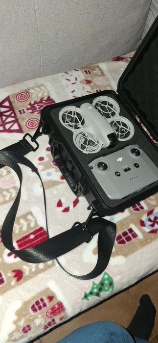 Dji neo + comando e acessórios e bolsa de transporte.