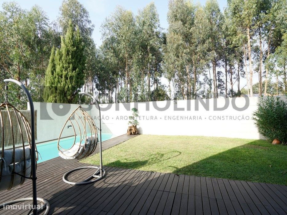 Moradia T4 com piscina de 3 frentes com excelentes áreas, tanto a n...