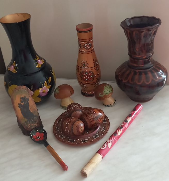 Українська символіка. Вази, яйця пасхальні деревяні, дудка (сопілка)