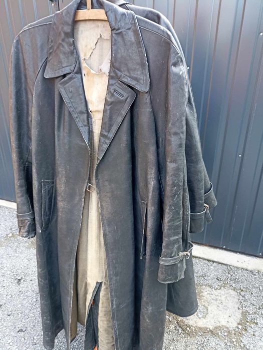 Stary niemiecki czarny skórzany płaszcz militaria