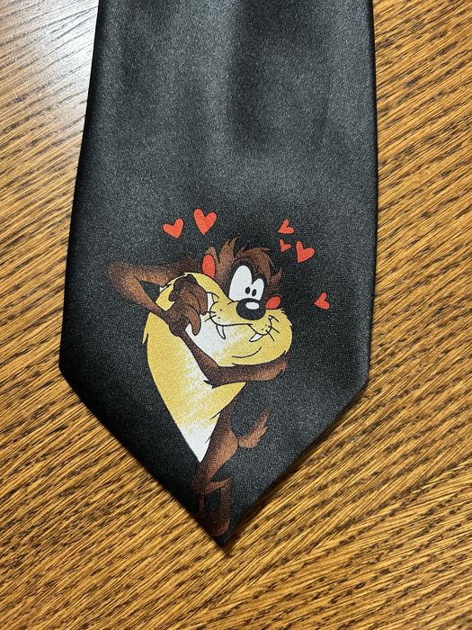 Czarny krawat z Diabełkiem Tasmańskim