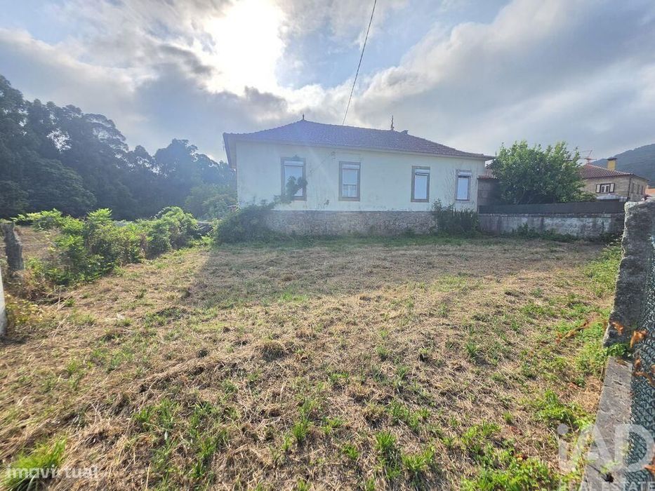 Casa de Campo T3 em Reboreda e Nogueira de 281 m2