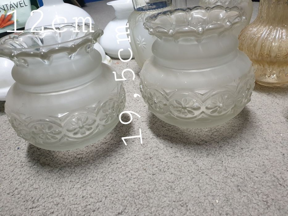 Diversos globos de candeieiros antigos