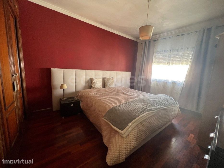 Apartamento T2 no centro do Samouco com elevador.