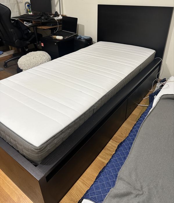 Cama de solteiro ikea como nova com colchão de Espuma