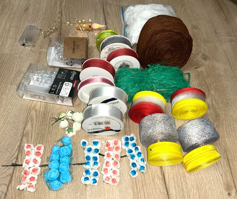 Zestaw duży, wstążki, lampki/łańcuch światełek, kwiatki, płatki białe