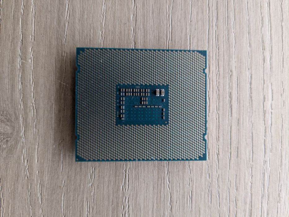 Intel Xeon E5- 1630 v3