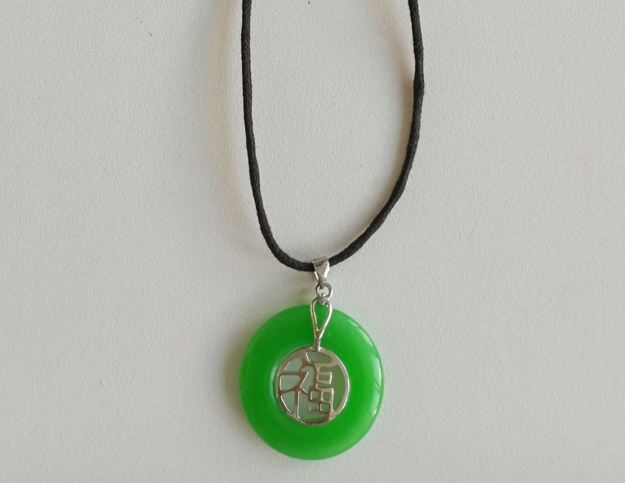 Colar com medalha