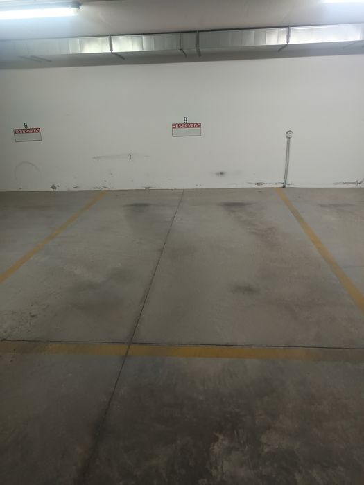Lugares de garagem para alugar em Sesimbra