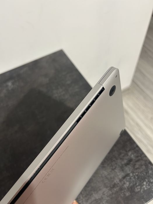 Apple Macbook Pro 2020r 13” 256gb i5