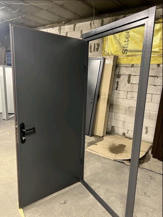 Вхідні залізні двері від виробника технічні нестандарти Доставка