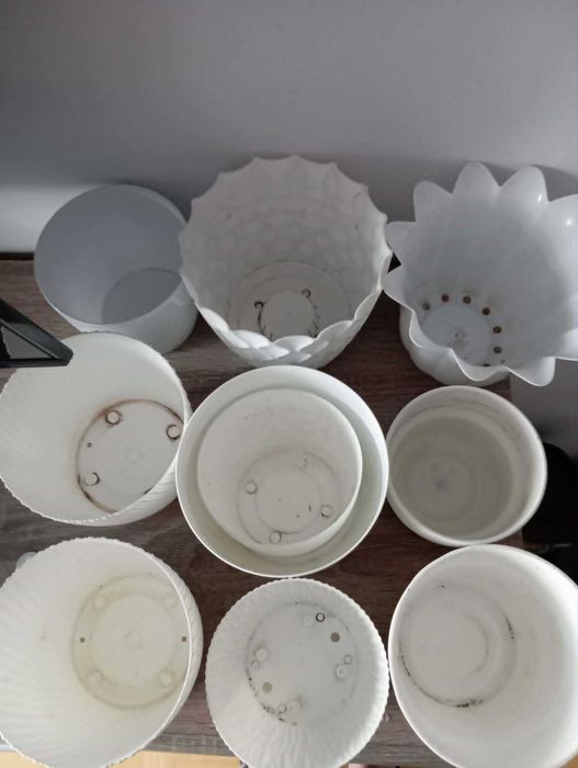 Doniczki osłonki białe plastikowe