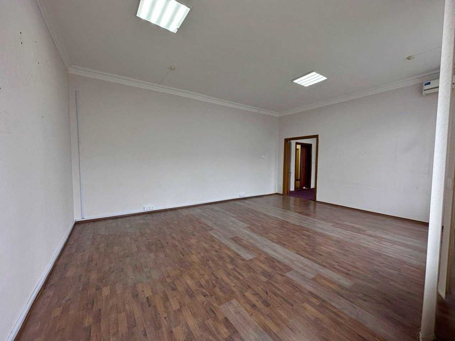 Оренда офісного приміщення 93,2 кв.м вул. Хрещатик, 7/11 (біля метро)