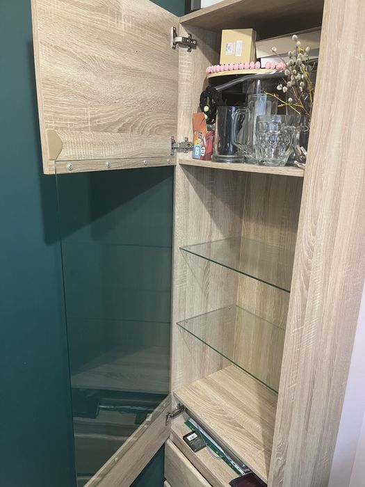 Szafka/witryna z półkami