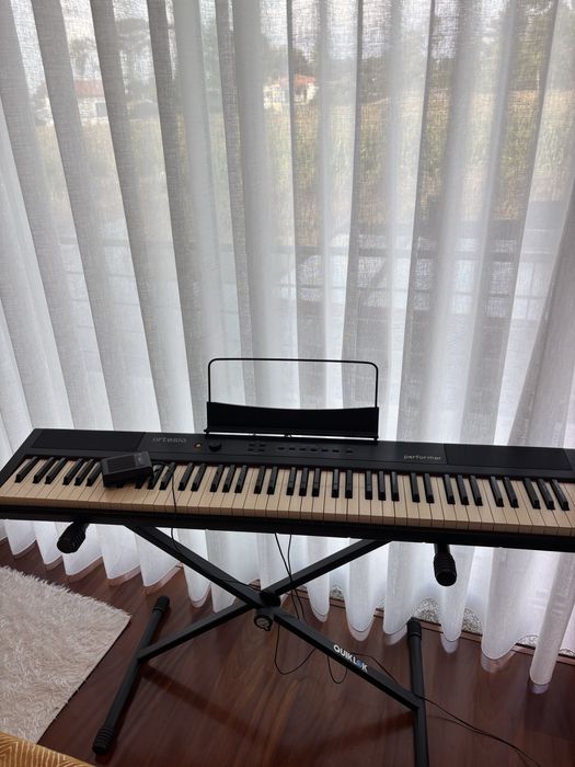 Teclado preto da Artesia