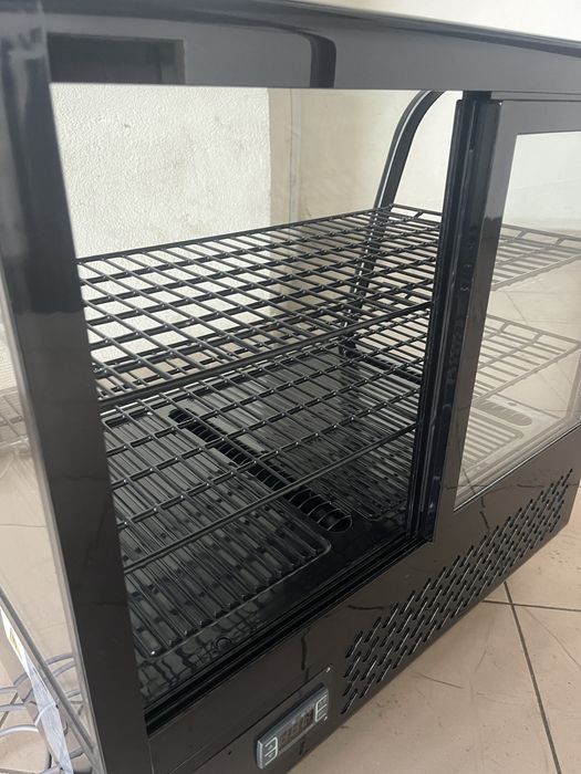 Холодильна Вітрина Reednee RTW-100L  Настільна Кондитерська Німеччина