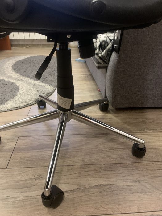 Офісне крісло нове