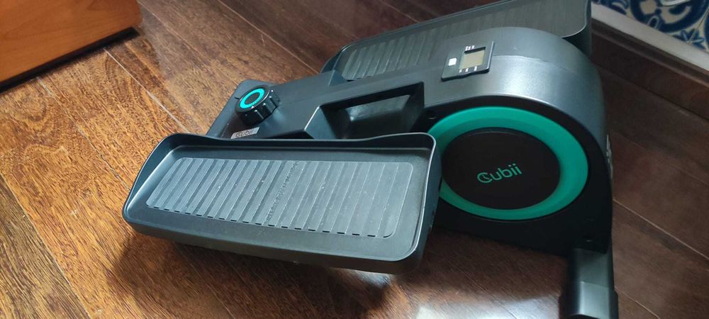 Cubii JR1 Under Desk Elliptical