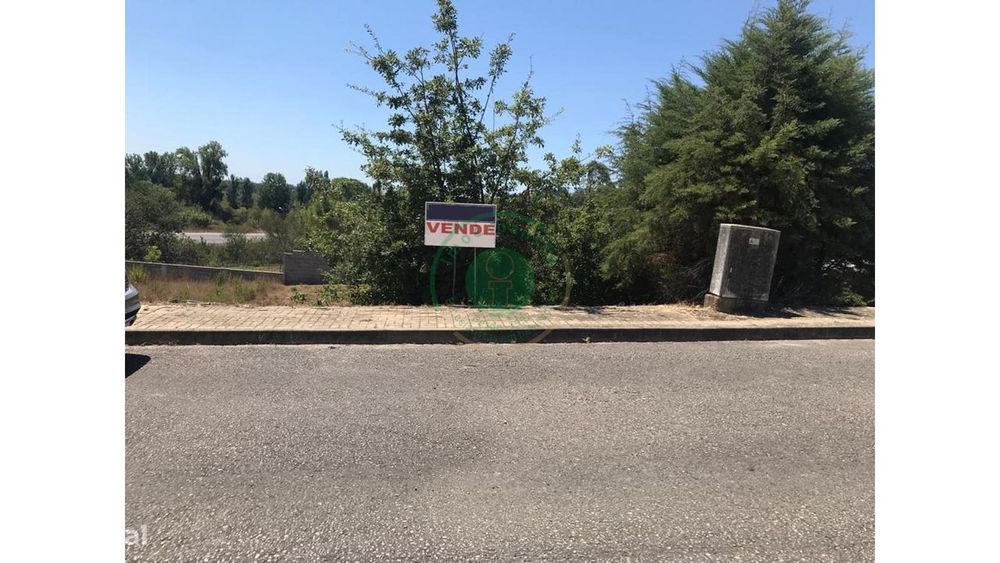 Lote Terreno com 396 m2 em Coimbra