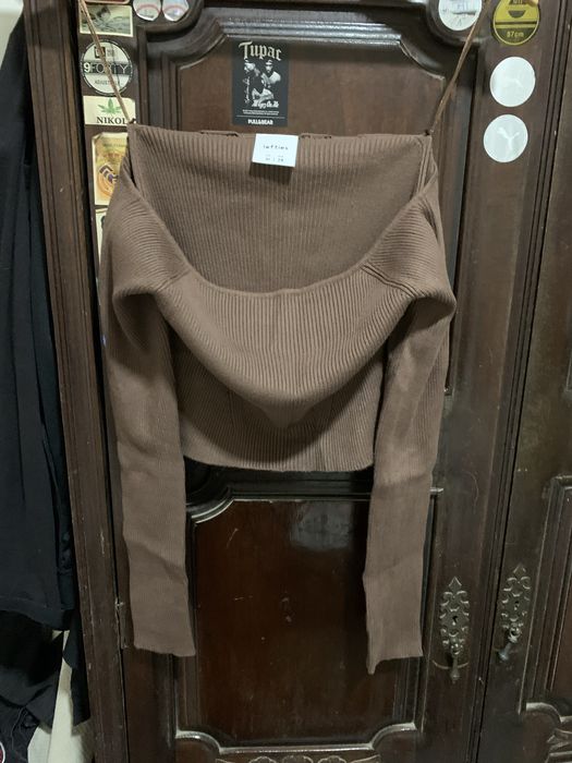 Off-Shoulder Top64285722024066122